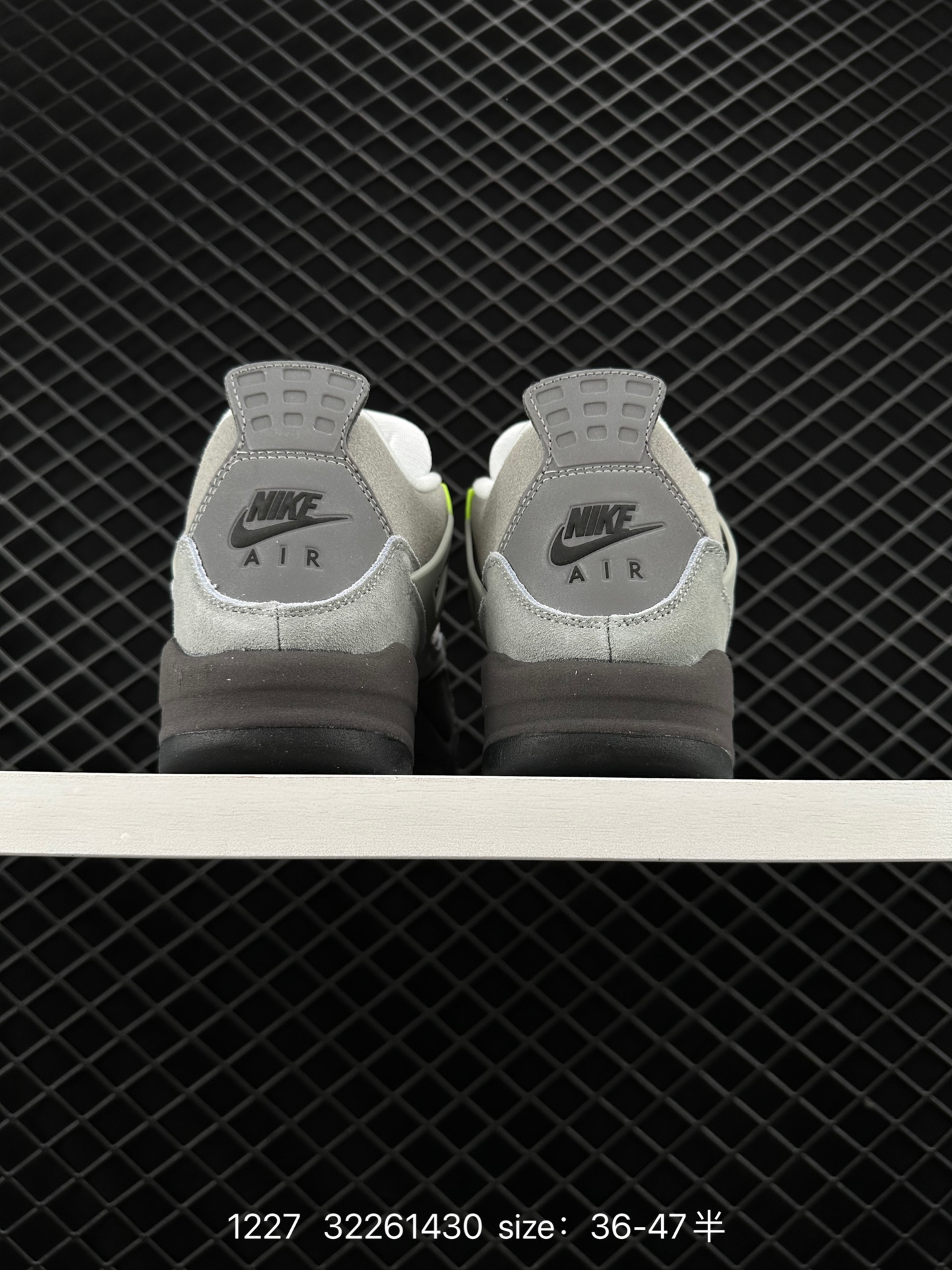 Air Jordan 4 Retro LE 